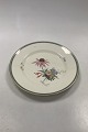 Royal 
Copenhagen 
Stauder Dinner 
Plate No 
884/9586. 
Measures 25 cm 
(9 27/32 in). 
Slight wear on 
...