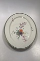 Royal 
Copenhagen 
Stauder Ovalt 
fad No 9585. 
Måler 41 cm / 
16 9/64 inch x 
30.5 cm / 12 
1/64 inch