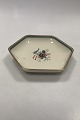 Royal 
Copenhagen 
Stauder 
Hexagonal Set 
Bowl No 9784. 
Measures 17 cm 
(6 11/16 in).
