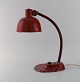 Justerbar 
arbejdslampe i 
original rød 
lak. 
Industrielt 
design, midt 
1900-tallet.
Højde: 40 ...