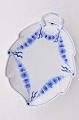 "Empire" Bing & 
Grondahl 
porcelain. B&G 
Empire  
leafshaped dish 
no. 199. Length 
 25cm. 9 13/16 
...