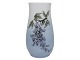 Bing & Grøndahl vase med blå blomster.Af fabriksmærket ses det, at denne er produceret ...