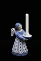 L. Hjorth keramik engel i blå / hvid glasur som bærer på et lille stearinlys.Højde: 14cm. Nr. ...