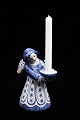 L. Hjorth keramik engel i blå / hvid glasur som bærer på et lille stearinlys. nr.420.Højde: ...