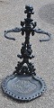 Umbrella stand 
in black 
painted cast 
iron, 19th 
century.