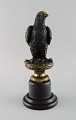 Archibald Thorburn (1860-1935), Skotland. Rovfugl i massiv bronze på sort marmorbase. Tidligt ...