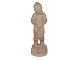 Svend Lindhardt 
miniature 
terracotta 
figur af pige.
Højde 12,0 cm.
Der er et skår 
på basen ...