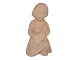Søholm terracotta figur af pige med dukke.Dekorationsnummer 757.Højde 12,0 cm.Fin og ...