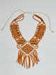 Vintage halssmykke / halskæde af glasperler (orange, hvide, røde, grønne og blå), 1970'erne, ...
