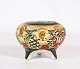 Skål i porcelæn af Japansk oprindelse med dekorationer af håndmalet farver og motiver fra ...