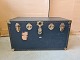 Rejsekuffert fra 1930erne.Den har brugsspor og mangler en nøgle.H 50cm B 91cm D 51cm