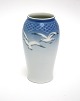 Bing & 
Grøndahl, Måge 
uden guld, 
vase. Nr. 201. 
Produceret 
1962-1970. 
Højde 13,5 cm. 
Øvre ...