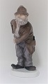 Bing & Grøndahl. Porcelænsfigur. Sofus vagabond. Model 2473. Højde 20. (1 
sortering)