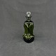 Højde 16 cm.Klukflaske i olivengrønt glas med kuglerund prop fra Holmegaard.Klukflasken ...