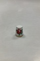 Bing and 
Grondahl 
Thimble Rose 
No. 4801
Measures 2.7 
cm / 1 1/16 
inch.