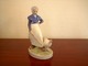 En flot figur 
fra Royal 
Copenhagen af 
en pige med 
gås. 
Dek. nr. 528 
Højde 18,5 cm.
 ...