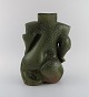 Fransk studio keramiker. Organisk formet unika vase i glaseret stentøj. Smuk glasur i mørke ...