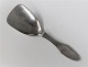 Georg Jensen. 
Kugle. 
Krydderiske. 
Sterling (925). 
Længde 12 cm