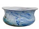 Holmegaard Cascade, stor skål med blå dekoration. Designet af Per Lütken i 1970.Signeret ...
