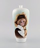 H. Hedenborg for Rosenthal. Antik vase i håndmalet porcelæn med kvindeportræt. Ca. 1900.Måler: ...