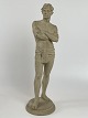 Antik terracotta-figur af stående mand med lændeklæde. Figuren er stemplet L. P. Jørgensen ...
