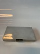 Cigarret Æske 
#Bernadotte 
Georg Jensen
Stemplet Gerog 
Jensen 712A
Måler 13,5 cm
Højde 2,2 cm 
...