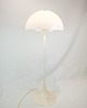 Gulvlampe, 
designet af 
Verner Panton, 
model Panthella 
formgivet i 
1971. Den er 
skabt i ...