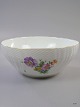 R.C. 493/1643 
Let Saksisk 
Blomst 
Salatskål
1. Sort.  H: 
10 cm.  D: 24 
cm.