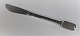 Old Danish. 
Sølvbestik. 
Horsens 
sølvvarefabrik. 
Middagskniv. 
Sølv (830). 
Længde 20,5 cm.