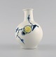 Johannes 
Hedegaard for 
Royal 
Copenhagen. 
Sjælden Rimmon 
kande / vase i 
håndmalet 
porcelæn. ...