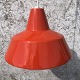 Louis Poulsen 
arbejdspendel i 
orange emalje. 
Diameter 35 cm. 
Pæn stand med 
få/små 
brugsspor.