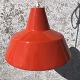 Louis Poulsen arbejdspendel i orange emalje. 35 cm i diameter. Fremstår med et stort ...