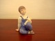 En fin figur 
fra B&G Af pige 
med dukke. 
Den har nummer 
2400. 
1. sortering. 
Højde 11,5 cm. 
...