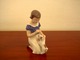 Bing & Grøndahl 
Figur: Pige med 
Hund
Dek. nr. 2316. 

1. sortering. 
Højde 13 cm. 
...
