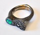 Sterling sølv 
oxideret 
fingerring med 
opal og 
brillant, 20. 
årh. Knud 
Barslund. 
Holstebro, ...