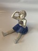 Bing and 
Grondahl Girl 
with Mirror
Deck no #2318
Height 12.5 cm 
approx
Nice and well 
...