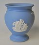 Weedgewood blue jasper bisquit porcelæns vase, 20. årh. England. Dekoreret med klassiske kvinde ...