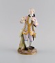 Antik Meissen 
porcelænsfigur. 
Nobel herre med 
guldur. Sent 
1800-tallet.
Måler: 19 x 9 
cm.
I ...