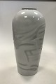 Royal 
Copenhagen / 
Georg Jensen 
Vase No 1064 / 
910
Måler 35cm / 
13.78 inch
Har hårrevne, 
...