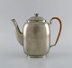 Just Andersen 
(1884-1943), 
Danmark. Art 
deco tin 
kaffekande med 
hank i flet. 
1940'erne. ...