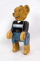 En legetøjs 
bamse lavet af 
træ som gennem 
årene har fået 
patina 
fremstillet ca. 
år 1950'erne. 
...