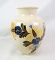 A floor vase in 
bright colors 
and a beautiful 
motif from 
Knapstrup 
ceramics.
H:39 Dia:27
