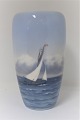 Royal 
Copenhagen. 
Vase med 
sejlskib. Model 
1484/1049. 
Højde 23 cm. 
Produceret før 
1923. (1 ...