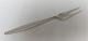 Georg Jensen. 
Sølvbestik 
(925). Cypres. 
Lille 
pålægsgaffel. 
Længde 11,4 cm.