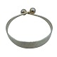 Hans Hansen 
armring i 925 
s, dessin 242
Armringen 
måler 6,7 cm i 
diameter
Varenr. 514570 
...