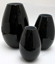 Holmegaard, Cocoon vase i sort glas udvendig med hvid glas indvendig. Designet af Peter Svarrer ...