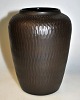 Stoneware vase, 
Boveskov, 20th 
century 
Denmark. Brown. 
H.: 15.5 cm.