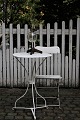 Gammelt rundt 
fransk cafébord 
i hvidmalet 
metal med en 
fin patina. 
H:75cm. 
Dia.:50cm.
Fint til ...