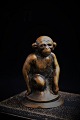 Dekorativ , lille abe i bronze med fin patina.Højde: 8cm.