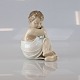 Rosebud nr. 
3009.
Kongelig figur 
i porcelæn. 
Design Th. 
Madsen 1928
Producent 
Royal ...